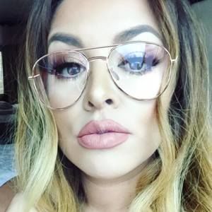 Meet your Posher, Adriana